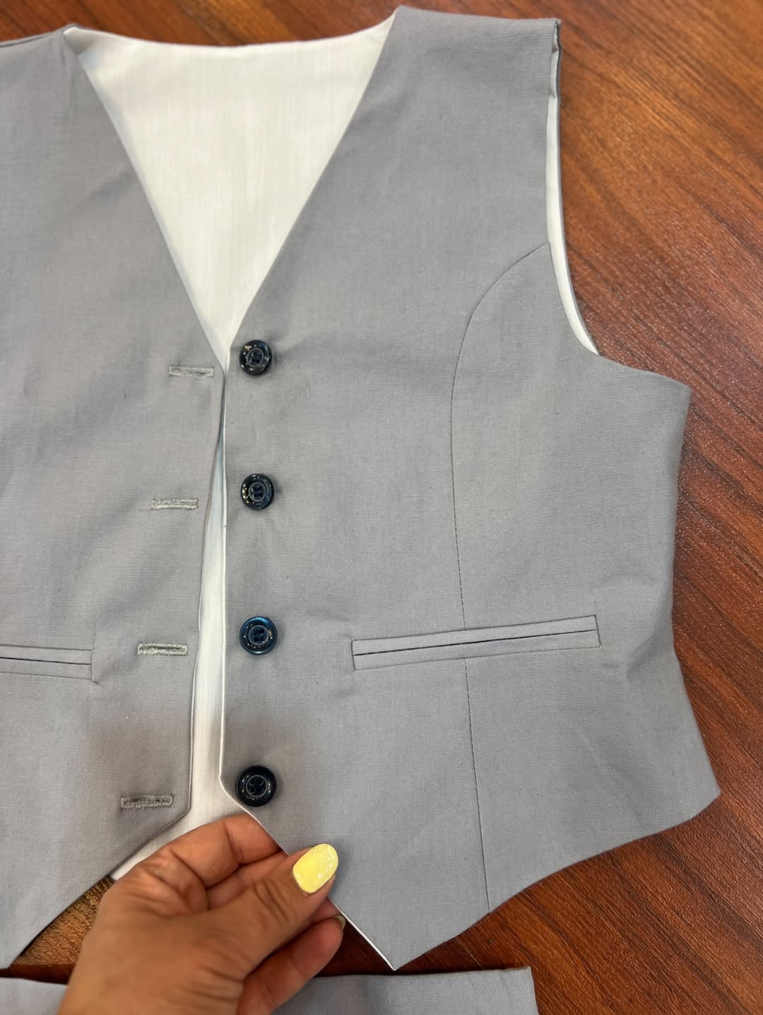 ست جلیقه و دامن پیلیسه باربی